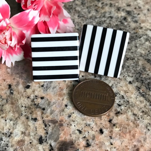 Vintage Black and White Striped Earrings - Picture 2 of 4